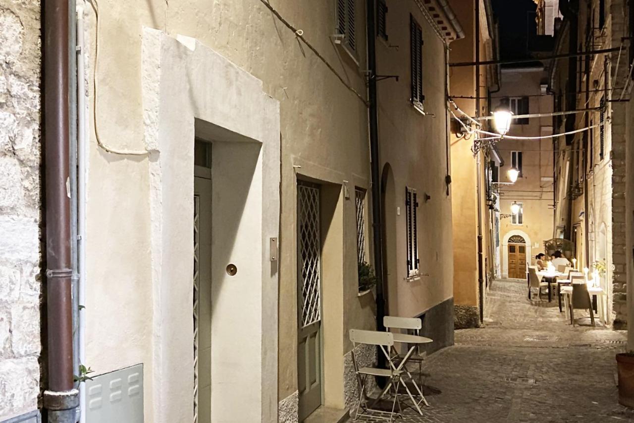 The Painted House, Nei Vicoli Di Sirolo Posto Spiaggia In Omaggio エクステリア 写真