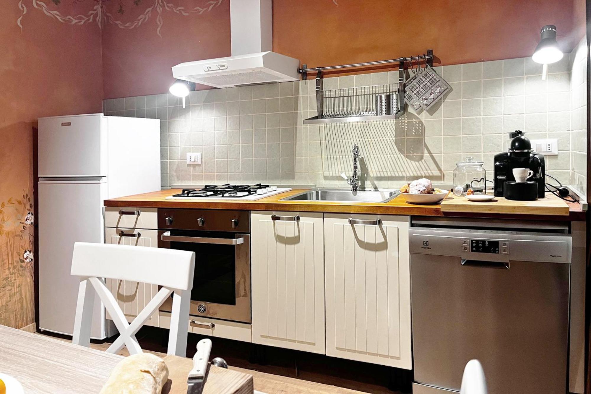 The Painted House, Nei Vicoli Di Sirolo Posto Spiaggia In Omaggio エクステリア 写真